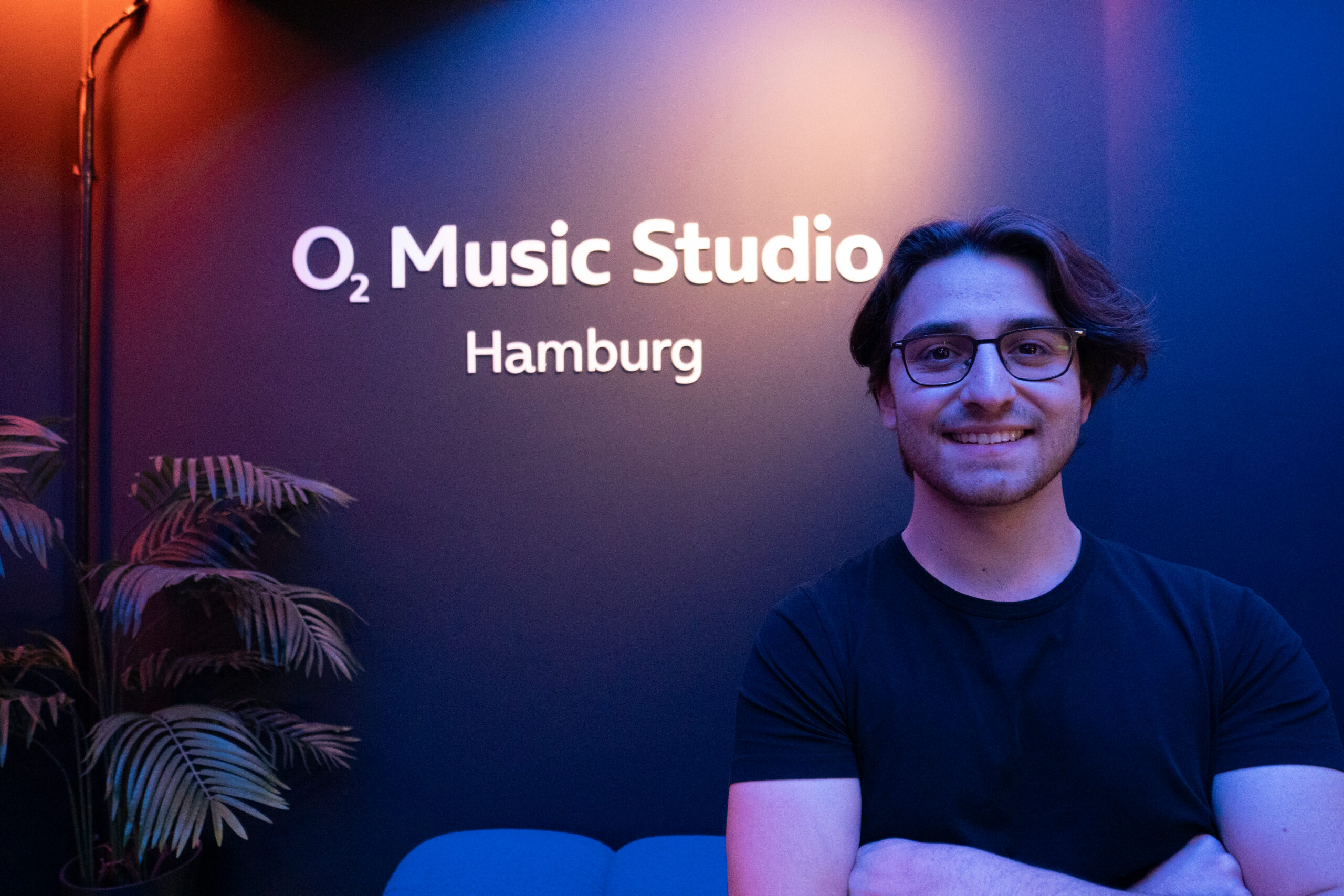 Emirhan Sahin alias BaranBeatzz, Gründer von RNMS Studios, zu Besuch im O2 Music Studio Hamburg – kreativer Austausch zwischen Hamburg und dem Tonstudio Bielefeld.
